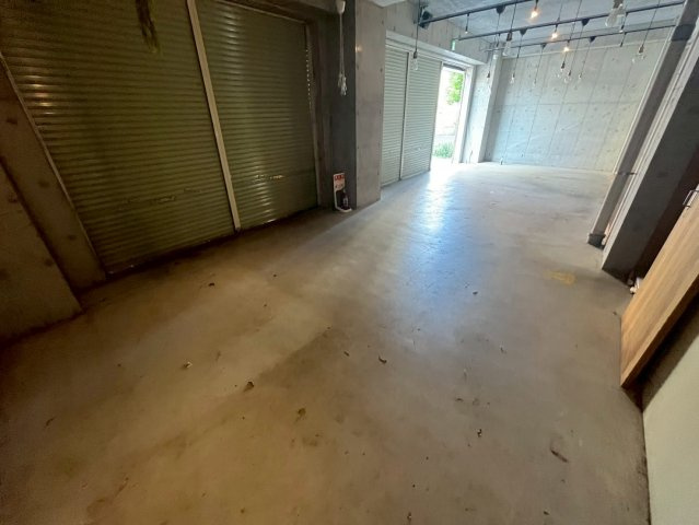 B CITY ART RESIDENCE CENTRAL PARKの内装|壁の設置、スケルトン工事費用は貸主負担。造作残しは相談可。キッチンや冷蔵庫等の設備は全て撤去します。写真は①・②両方です。