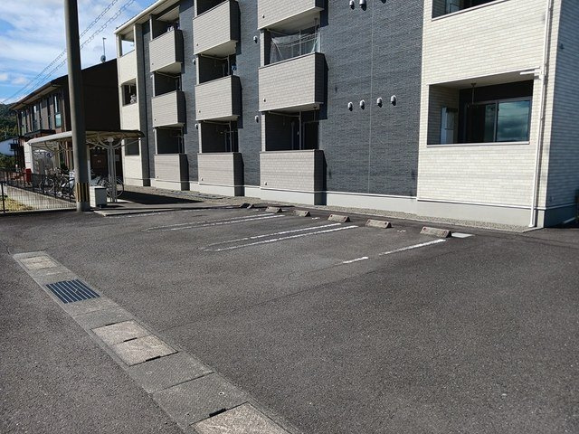 【駐車場】