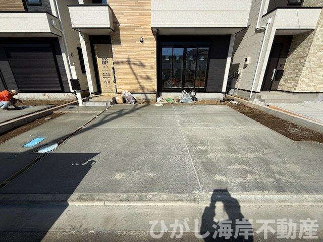 平塚市御殿４丁目　新築戸建　全５棟の駐車場|3月5日撮影　外構工事中　駐車スペース