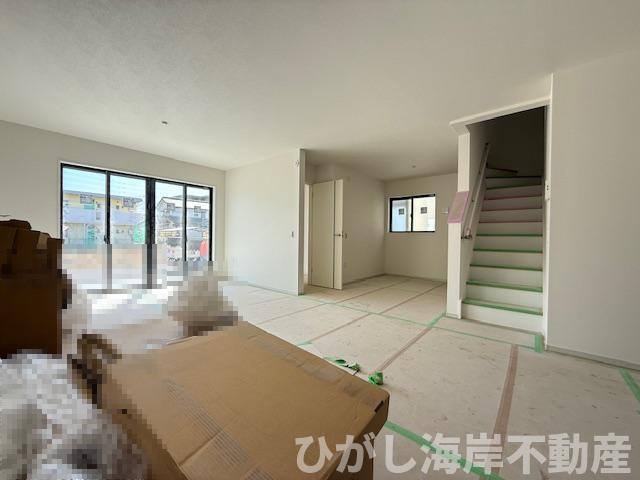 平塚市御殿４丁目　新築戸建　全５棟の居間・リビング|3月5日撮影　建築中　22.5帖　LDK
