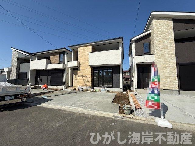 平塚市御殿４丁目　新築戸建　全５棟の前面道路含む現地写真|3月5日撮影　外構工事中　現地外観