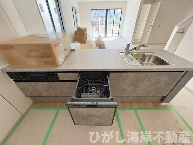 平塚市御殿４丁目　新築戸建　全５棟のキッチン|3月5日撮影　建築中　食洗器付きシステムキッチン