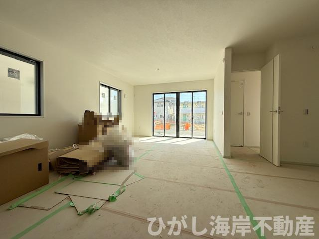 平塚市御殿４丁目　新築戸建　全５棟の居間・リビング|3月5日撮影　建築中　22.5帖　LDK