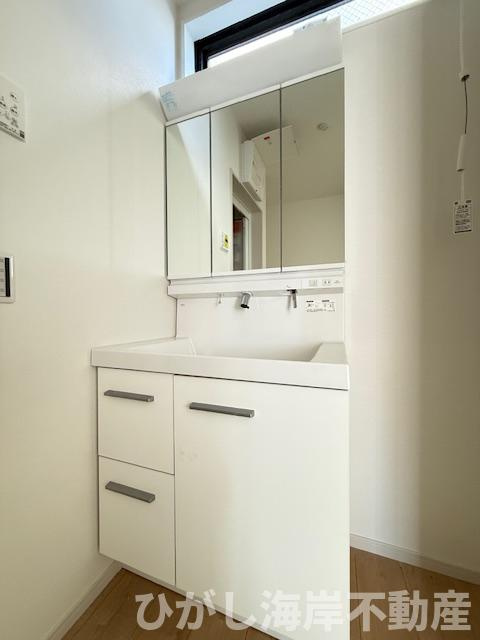 平塚市御殿４丁目　新築戸建　全５棟の独立洗面台|3月5日撮影　建築中　三面鏡化粧台