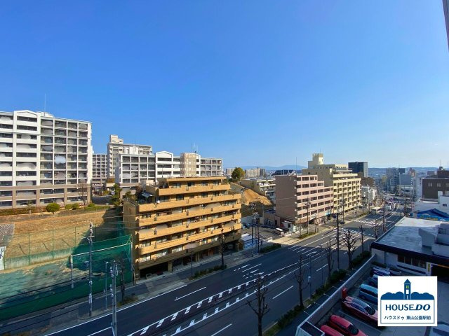 駅近！ゆとりの124㎡超え♪虹ヶ丘マンション本館の展望|7階バルコニーからの景色は、晴れた日には遠くの山々まで望むことができます。