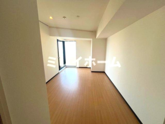 グランアリュール大鳥居の居間・リビング|同建物内別のお部屋の参考写真になります。