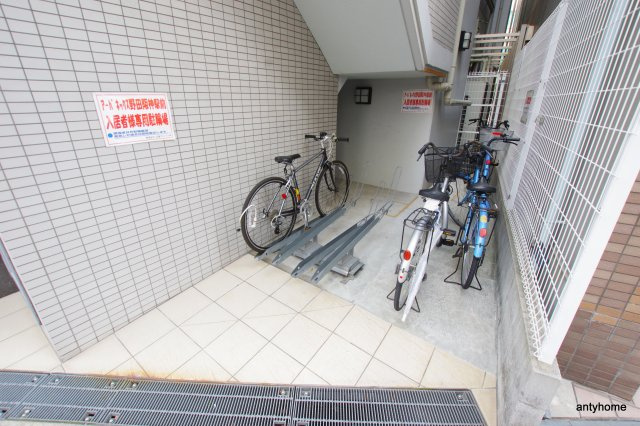 パークフラッツ野田阪神駅前　仲介手数料無料の駐車場