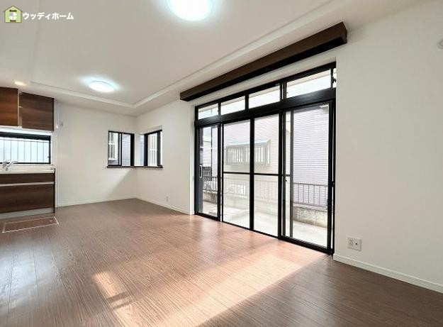 草加市青柳6丁目　中古一戸建ての居間・リビング