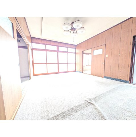 日吉町2丁目中古住宅の居間・リビング