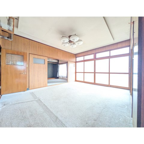 日吉町2丁目中古住宅の居間・リビング
