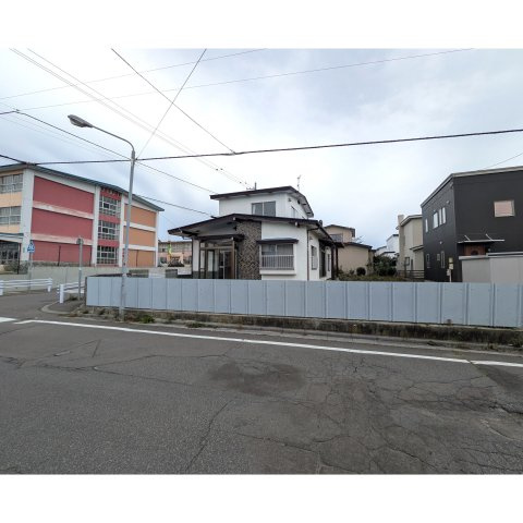 日吉町2丁目中古住宅の前面道路含む現地写真