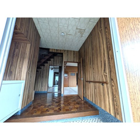 日吉町2丁目中古住宅の玄関