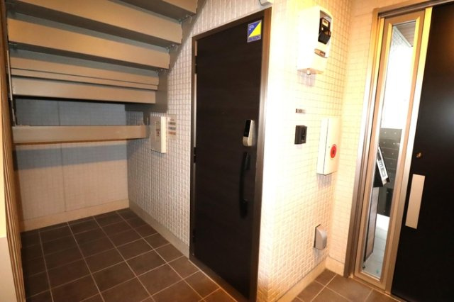 セレスティア東葛西Ⅴの玄関