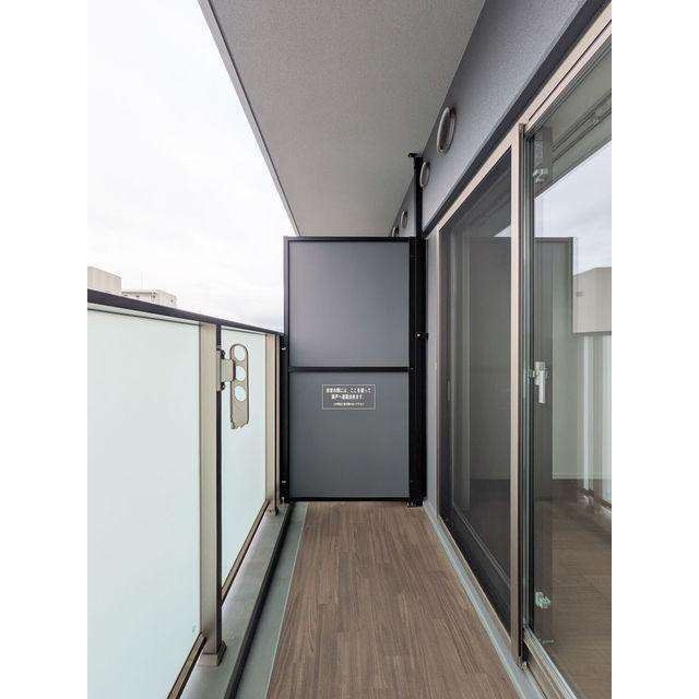 オーパスホームズ南行徳　旧レフィールオーブ南行徳駅前のバルコニー