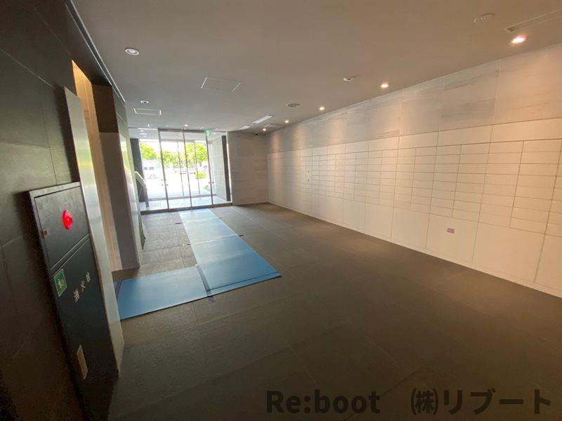 オーパスホームズ南行徳　旧レフィールオーブ南行徳駅前のエントランス