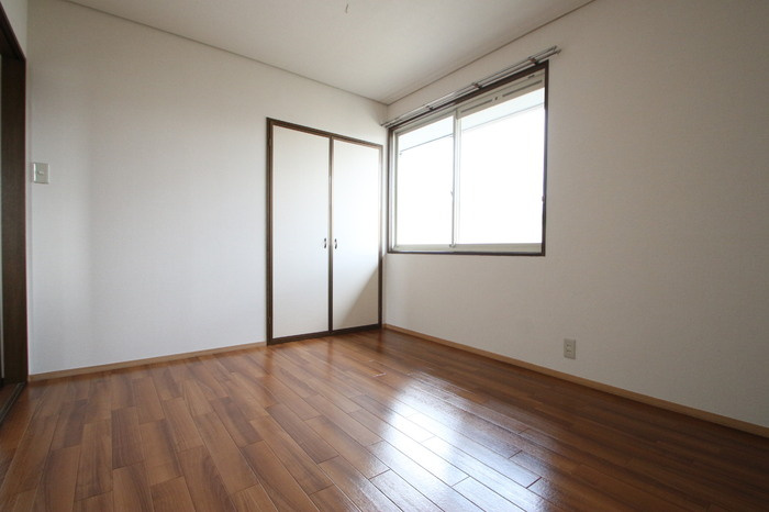 ヴルヴァール観世の洋室