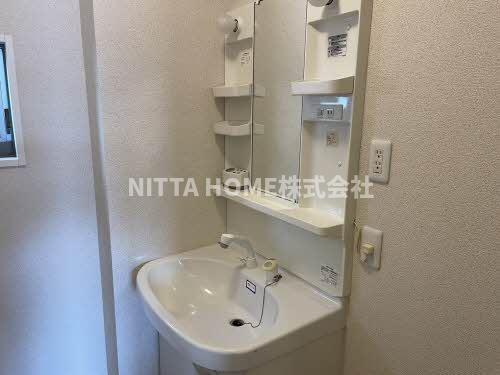 福知山市土師新町１丁目のアパートの洗面所|身支度に嬉しい独立洗髪洗面台が付いています☆