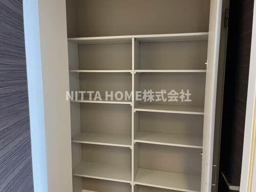 福知山市土師新町１丁目のアパートの収納|廊下にある収納スペース☆彡