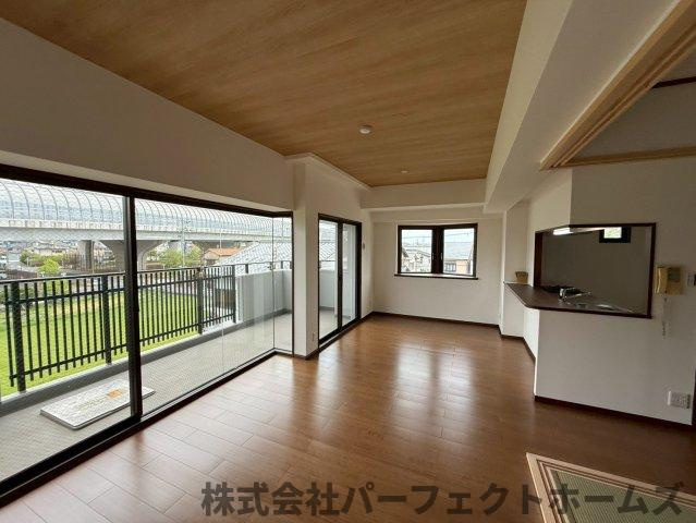 日興交野スカイマンションのエントランス|ゆとりのあるエントランスです