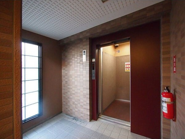 クレストステージ瑞穂のロビー|エレベーター