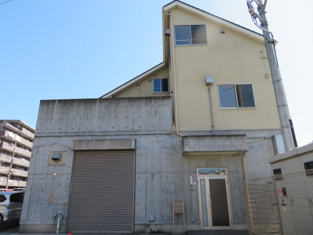 川崎市高津区久地２丁目の倉庫
