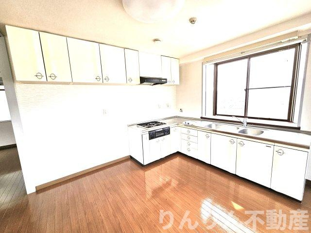 【居間・リビング】 | サンライト富田橋 | こちらの居間で趣味の時間をお楽しみください
