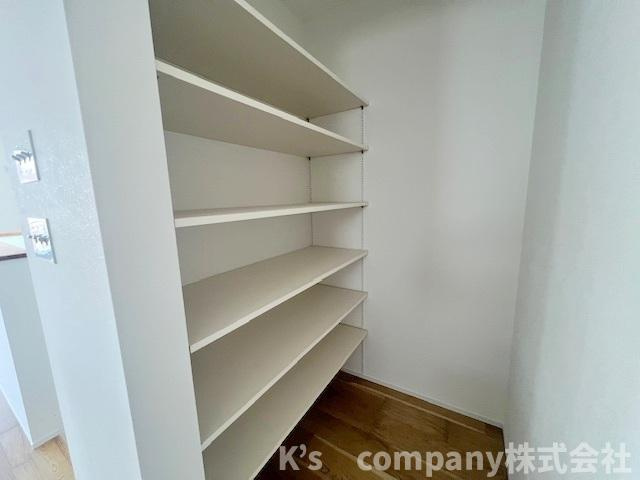 ●藤沢市辻堂東海岸1丁目　新築戸建　3号棟の収納|収納豊富なパントリー☆キッチンがすっきりと片付きます☆