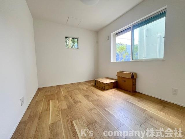 ●藤沢市辻堂東海岸1丁目　新築戸建　3号棟の子供部屋|サービスルーム6帖◇採光の取れているお部屋で居室としてお使いいただけます◇