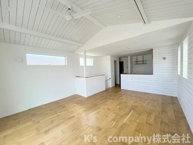 ●藤沢市辻堂東海岸1丁目　新築戸建　3号棟のダイニング|リビングにいるご家族を感じながらお料理ができるカウンターキッチン☆