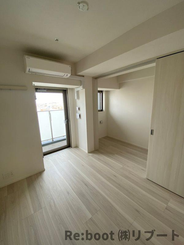 オーパスホームズ南行徳【旧レフィールオーブ南行徳駅前の居間・リビング