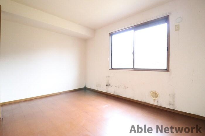 神栖町モンプチの居間・リビング|7.3帖洋室