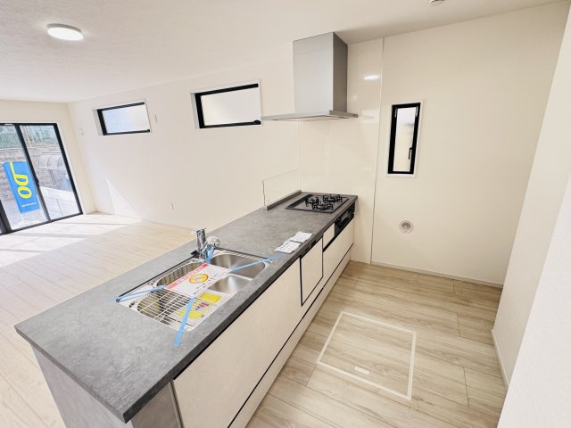 柏市柏新築戸建（柏９期）のキッチン|お手入れしやすいレンジフード・シンクの水栓には浄水器がついてます！