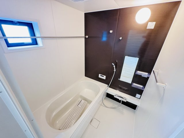 柏市柏新築戸建（柏９期）の浴室|手元で水流切り替えシャワーヘッド・足を伸ばせる広々浴槽で毎日リラックス♪
