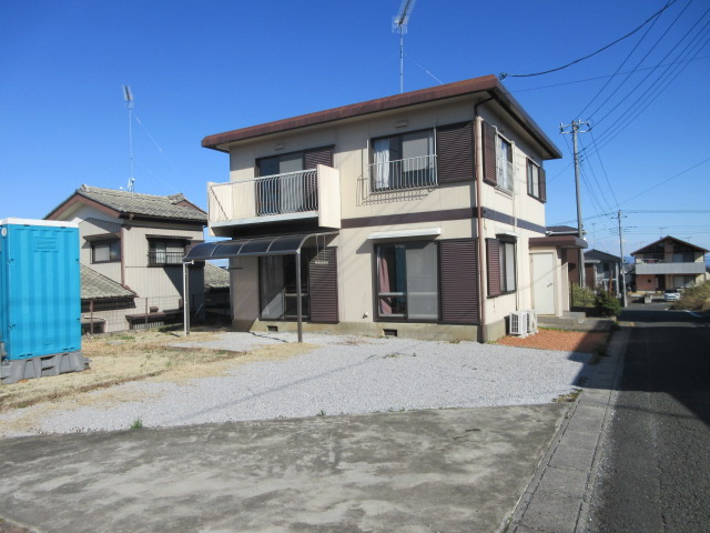 中古戸建　熊谷市冑山430-3（リフォーム住宅）の前面道路含む現地写真