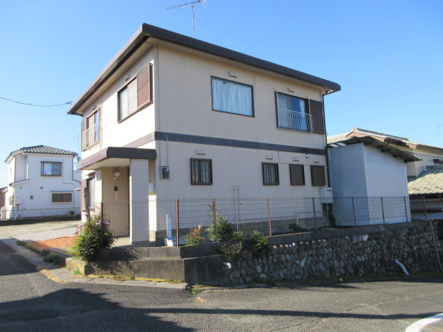 中古戸建　熊谷市冑山430-3（リフォーム住宅）の前面道路含む現地写真