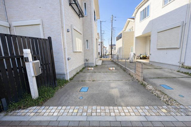 北欧ハウスヴィレッジ川越／全98棟の大型分譲地／平成28年築の4LDK戸建住宅の駐車場|前面道路から出入りしやすい駐車スペースです。
