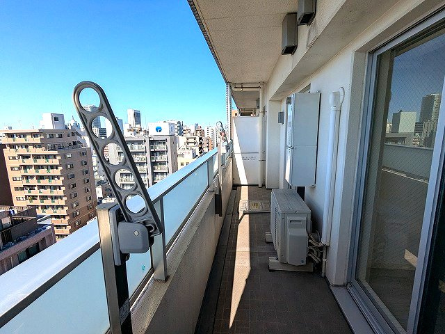 PROUD FLAT浅草駒形の設備|13Fワイドバルコニー、洗濯物干せます