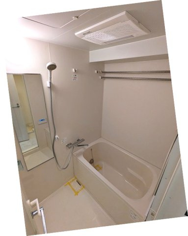PROUD FLAT浅草駒形の浴室|追焚オートバス、2本のパイプ付の浴室換気乾燥機、24時間換気システムです