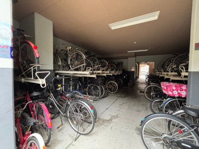 【駐輪場】 | レピア堺湊 | 駐輪場に屋根があるので、雨の日に自転車が濡れにくく嬉しいですね