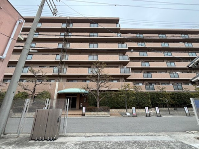 【外観】 | レピア堺湊 | 【リビング】大きな窓のあるリビングは、陽光あふれる明るい空間です。居心地良く、ご家族皆がゆったり寛げる憩いの空間となりそうです♪