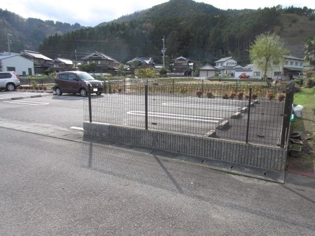 サニーハイツの駐車場
