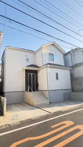 中古戸建　狭山市水野の外観|全面道路幅約6ｍ