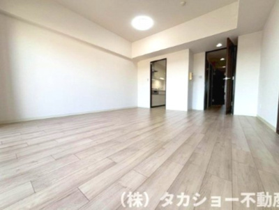 【居間・リビング】 | ウッドパークちはら台B棟 | 家族が集まるリビングは明るく広々しております!!