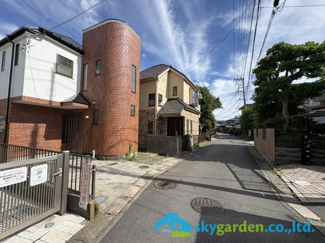 藤沢市高倉　中古戸建の前面道路含む現地写真|前面道路含む現地写真です