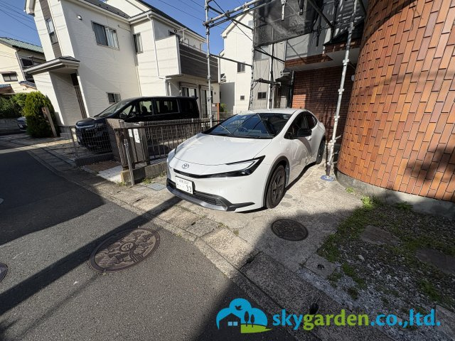 藤沢市高倉　中古戸建の駐車場|内外装リフォーム中
2026年4月21日撮影