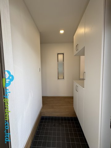 藤沢市高倉　中古戸建の玄関