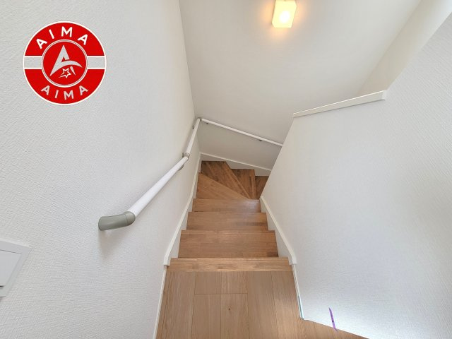 筑紫野市紫1丁目第2-1棟（1号棟）の内観：施工例|階段からも明るい光が入ります。採光や通風も階段の重要な役割です。