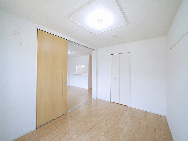 アルバ　Ⅲの洋室|明るい洋室です