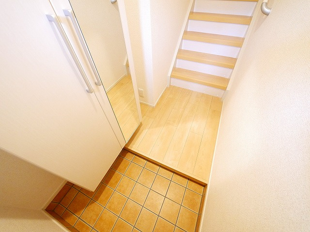 アルバ　Ⅲの玄関|収納もある玄関です