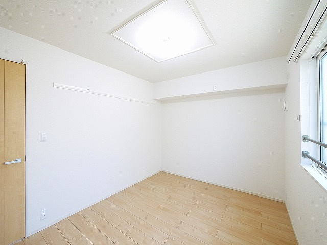 アルバ　Ⅲの寝室|ゆったりした洋室です